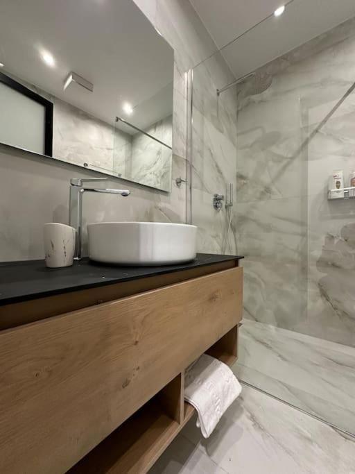 Elegant - Center Apartamento Tirana